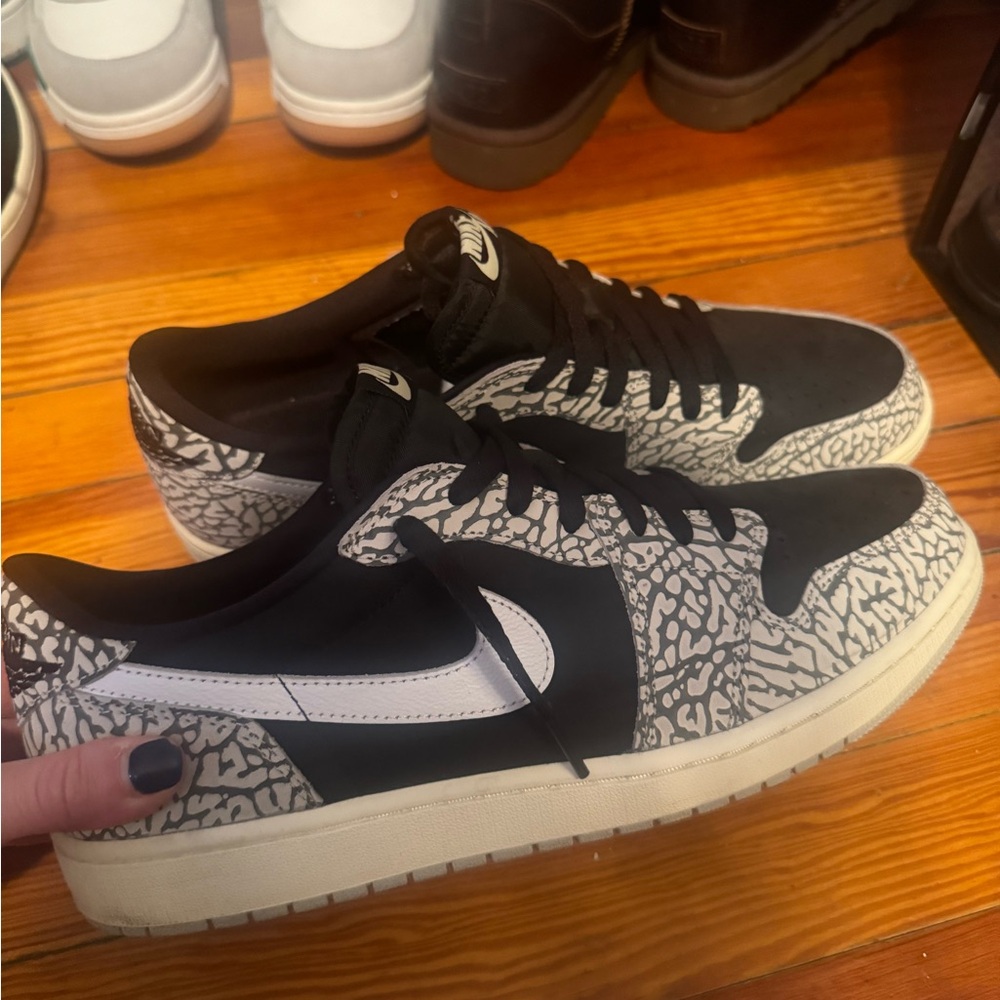 Nike Men's Black and White Patterned Sneakers